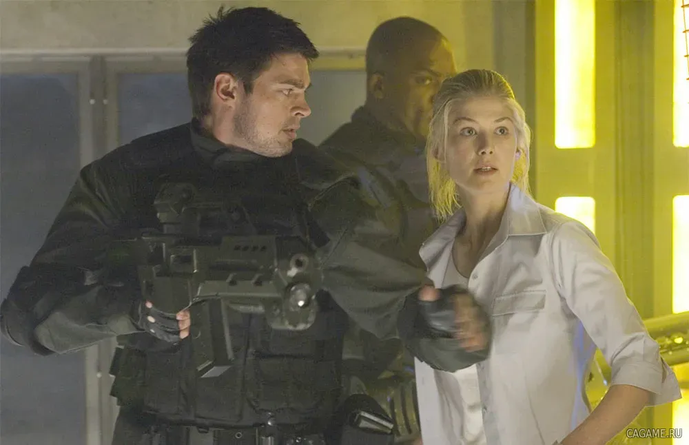 Розамунд Пайк назвала экранизацию Doom «одним из худших фильмов» и призналась, что боялась за карьеру